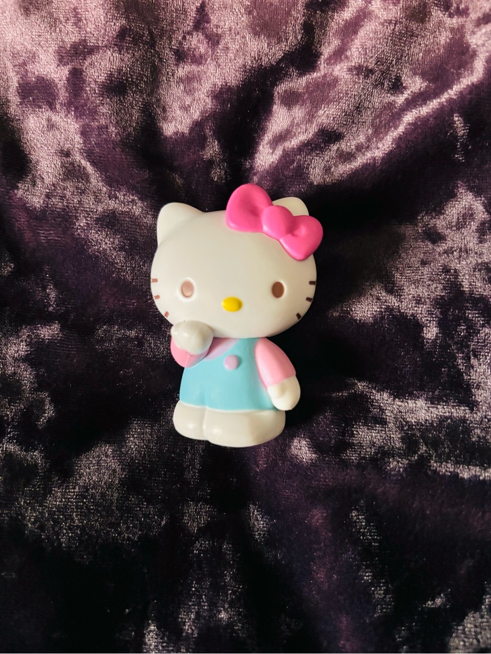 💎FREE ADD-ON💎 Hello Kitty and Friends 2” Figurine